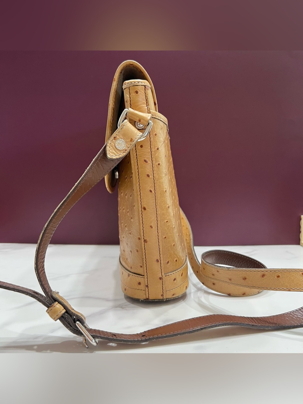 Vintage Dooney & Bourke Ostrich Embossed Leather Large Flap Bag Crossbody Strap - Picture 5 of 11